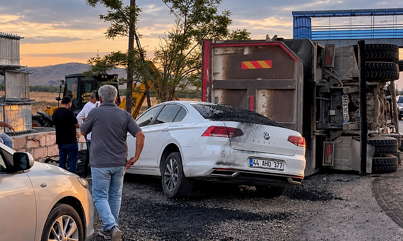 Asfalt yüklü kamyon adliye personeline çarptı! Durumu ağır!