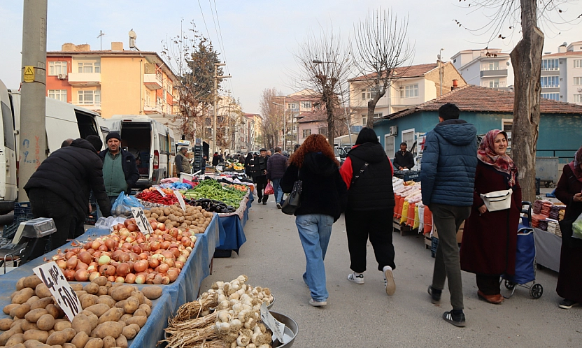 Asgari ücret cebe girmeden eridi: Malatyalılar bakmakla yetiniyor!