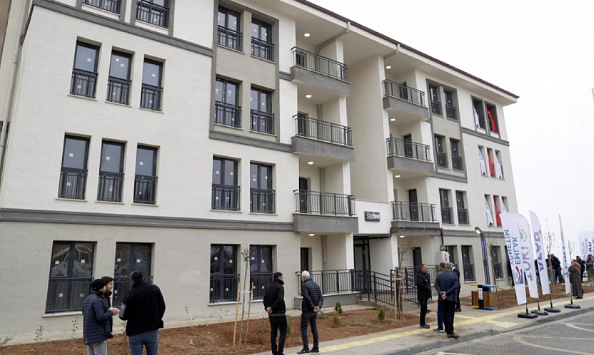 Bostanbaşı'nda Beklenen Kura Çekiliyor: 324 Konutun Kura Çekimini Canlı izlemek İçin Tıklayın…