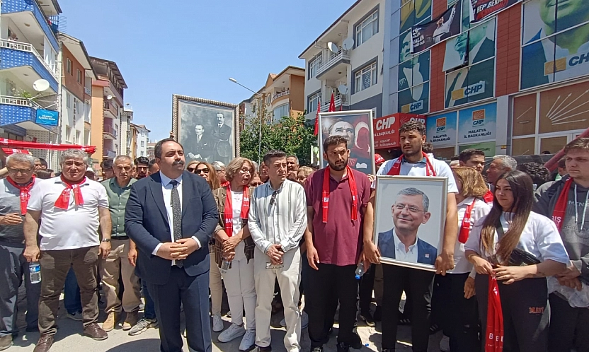 CHP Malatya'da poster eylemi: Dün başköşedeydi, bugün hain diyerek resmini astılar…