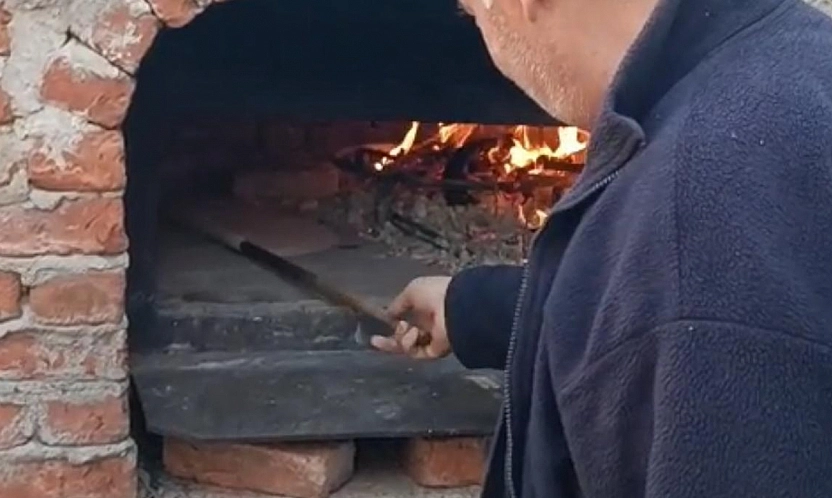 Darende'de tandır geleneği ev fırınlarında yaşatılıyor