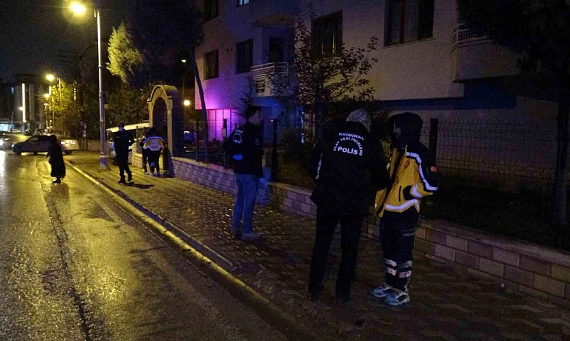 Polis Balkondan Girdi, Yaşlı Adamın Cesediyle Karşılaştı