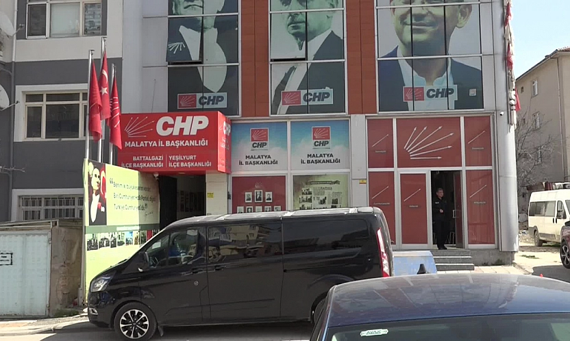 Malatya CHP'de Çilingirli Devir Teslim! Kilitler Kırıldı, Koltuk Değişti