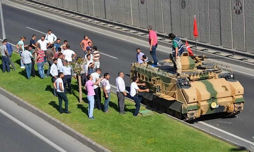 Malatya'da 15 Temmuz'da neler yaşandı? Valiye çekilen silah, kapatılan pistler...