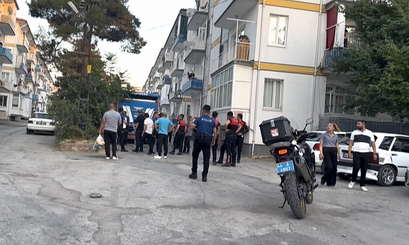 Malatya'da akrabalar birbirine girdi, polis havaya ateş açtı, taşlar sopalar havada uçuştu
