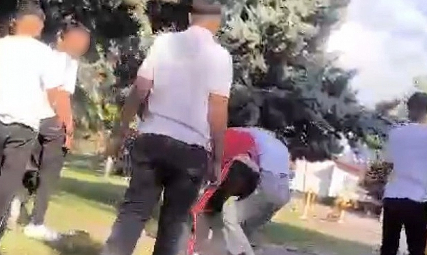 Malatya'da kan donduran olay: Parkta darp ettikleri gencin görüntülerini ailesine gönderdiler!