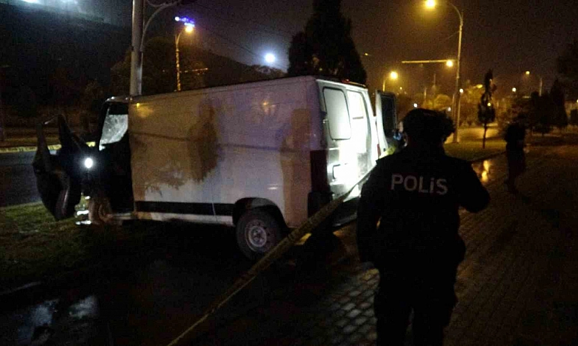 Çevre yolunda kaza: Minibüs direğe çarptı: 18 yaşındaki genç öldü