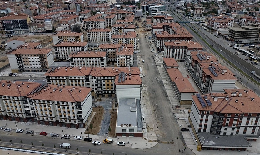 Malatya'da beklenen konut teslimi yapılıyor: 985 hak sahibi anahtarlarını aldı
