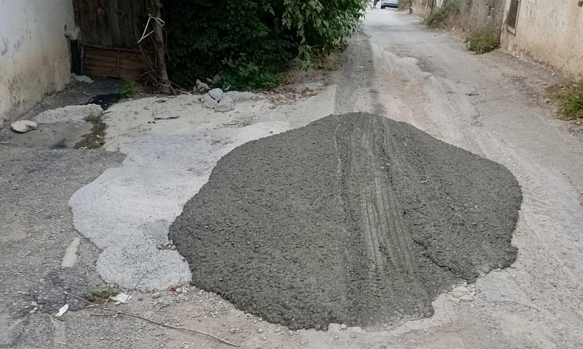 Malatya'da beton mikseri sokağa harç döküp kaçtı! 'Denetleyen yok mu?'