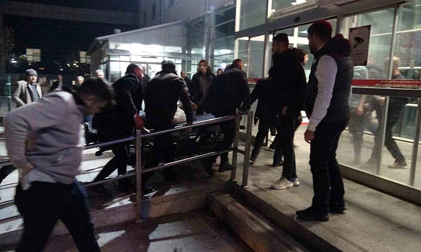 Malatya'da Polis Merkezi önünde bıçaklar çekildi: 3 yaralı