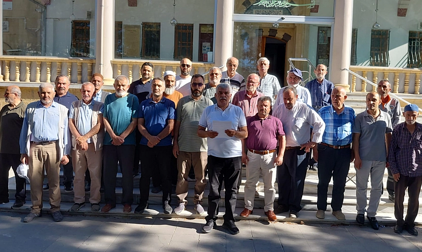 Malatya'da cami avlusunda uygunsuz hareket sergilediler Müezzin uyarınca, burnunu kırdılar