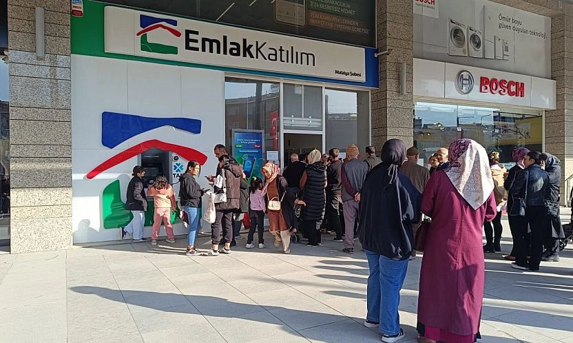 Malatyalılar 'Ev'lenme umuduyla saatlerce kuyrukta beklediler: Mesai saatleri değiştirildi