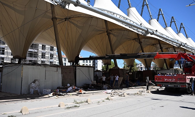 Malatya'da görüntü kirliliği sona eriyor: Konteynerler tek tek kaldırılıyor