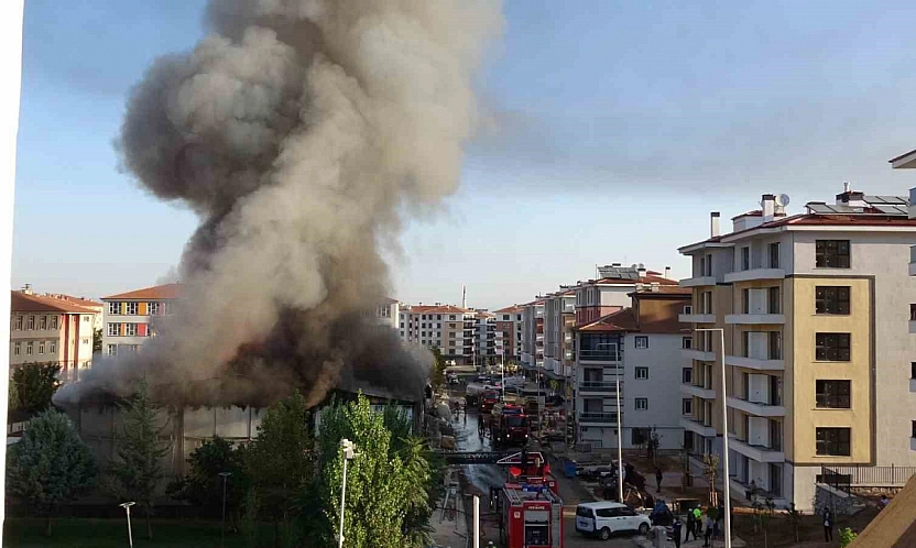 Malatya'da işçilerin kaldığı yatakhanede yangın çıktı, dakikalar içinde kül oldu