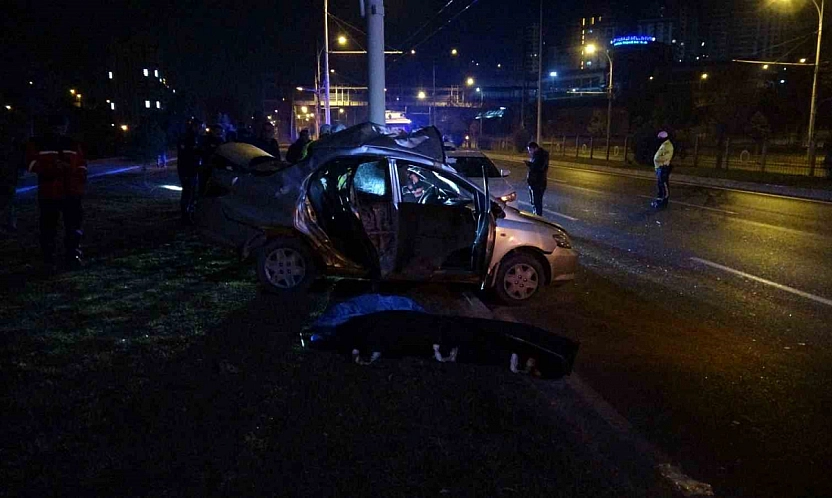 Malatya Elazığ yolunda kaza: Trambüs direğine çarptı: 1 ölü, 1 ağır yaralı!