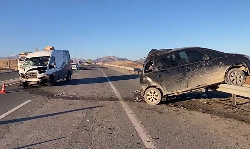 Malatya'da feci kaza: 1'i ağır 3 yaralı