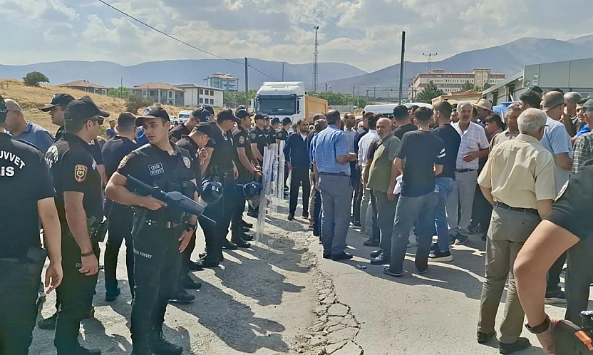 Malatya'da ölümcül kazanın ardından vatandaşlar sokağa çıktı: 'Daha kaç can gidecek?'