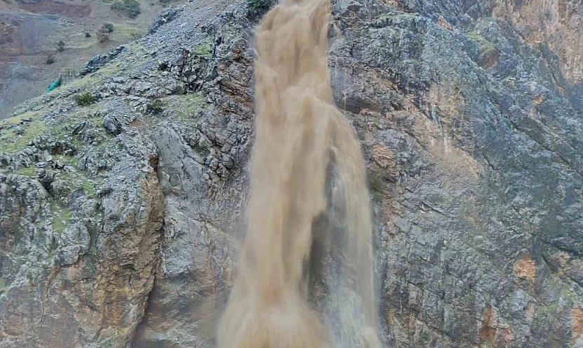 Malatya'da sağanak sonrası dereler taştı!