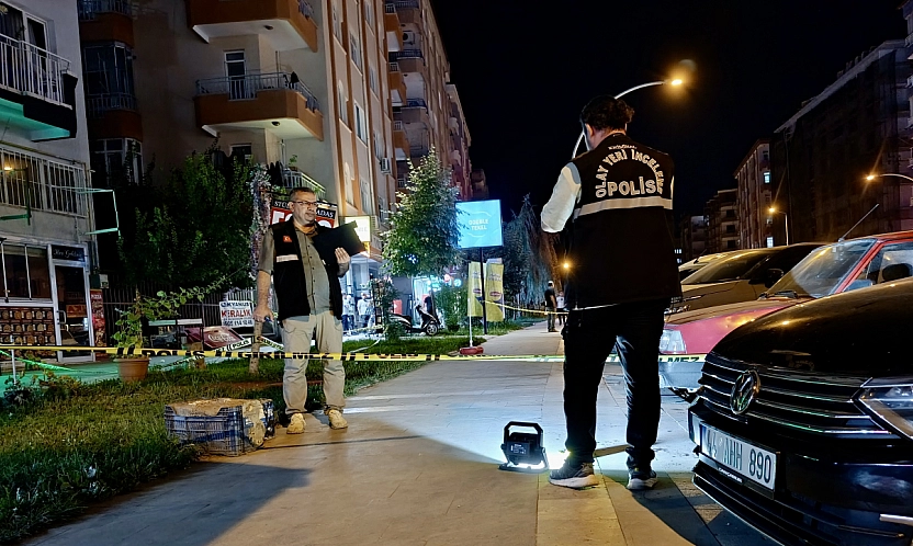 Malatya'da sokak ortasında bıçaklı kavga! 21 yaşındaki genç ağır yaralandı