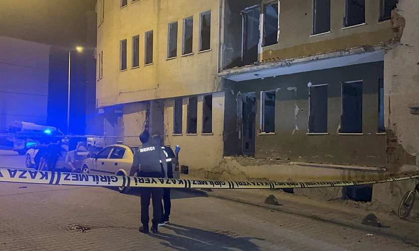 Malatya'da şüpheli ölüm: 5 katlı binanın çatısından atladı, üzerinden kimlik çıkmadı