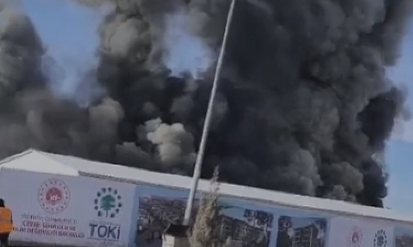 Malatya'da TOKİ Şantiyesinde Yangın Çıktı| Siyah Dumanlar Şehri Sardı