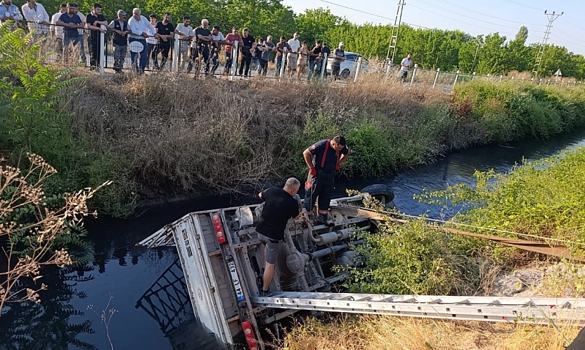 Malatya'da yem yüklü kamyon devrildi! Sürücü hayatını kaybetti