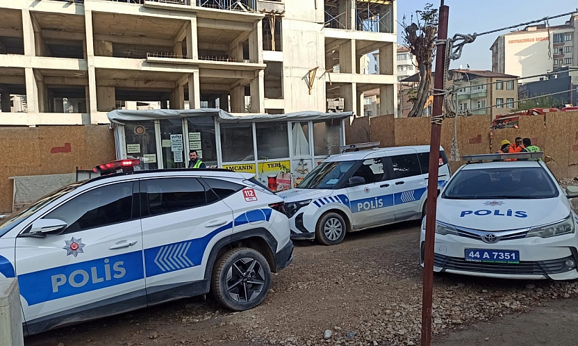 Malatya Fuzuli Caddesi'nde Esnaf Kavgası Kanlı Bitti: 3 Yaralı