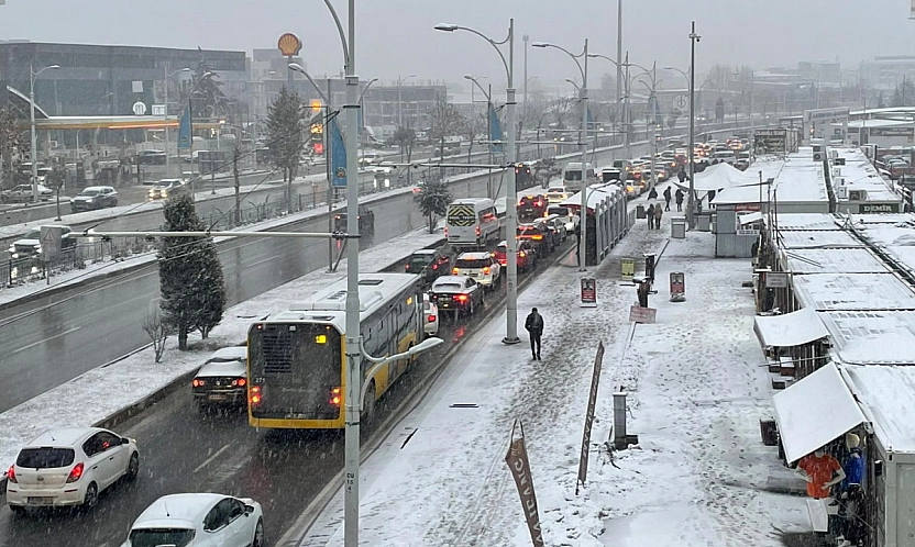 Malatya kara teslim: Çevre Yolu'nda trafik kilitlendi