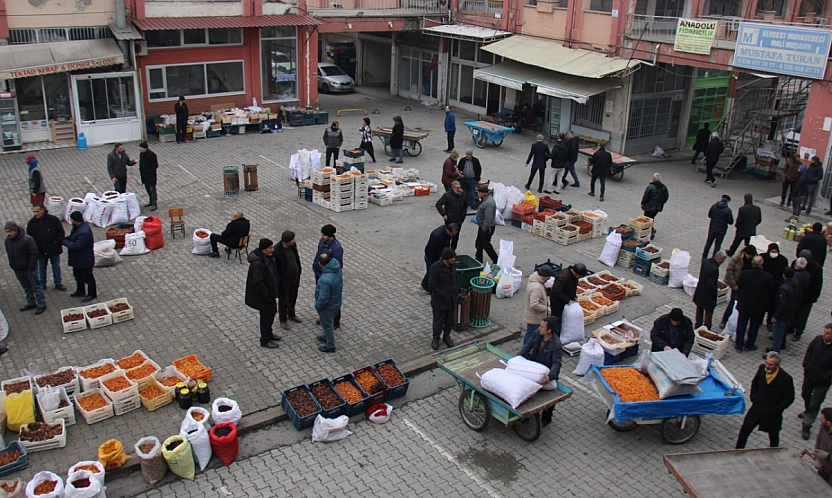 Malatya kayısısında fiyat uçurumu büyüyor: Tarlada 220 TL, markette 700 TL!