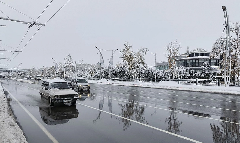 Malatya'nın yüksek yerleri beyaza büründü! Hava sıcaklığı 5 derece düştü...