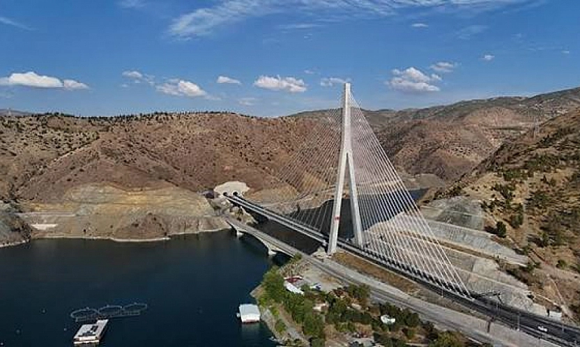 Malatya ve Elazığ'ı birbirine bağlayan köprü! 15 gün trafiğe kapatıldı!