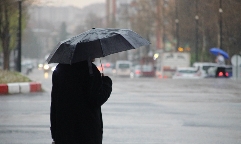Meteoroloji'den 'Sarı kodlu' uyarı: Saat verildi, fırtına ve sağanak geliyor!