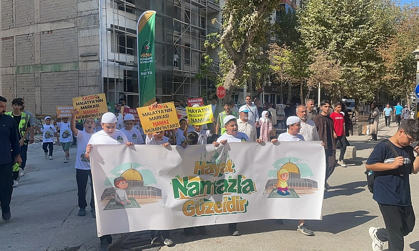 'Hayatın Merkezinde Namaz Olmalı'