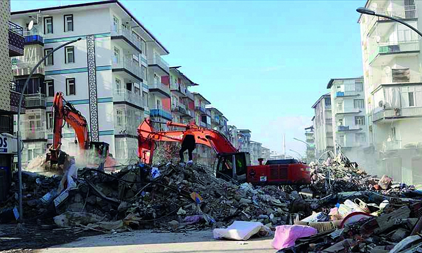 Özelif Sitesi davasında dikkat çeken savunma: Mantolamadan 9 ay sonra 'hasarsız' raporu verilmiş!