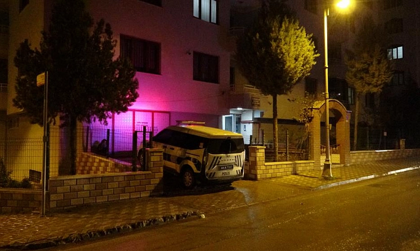 Polis Balkondan Girdi, Yaşlı Adamın Cesediyle Karşılaştı