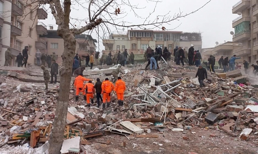 Malatya'da 14 kişiye mezar olan apartman davasında dosya eksik çıktı!