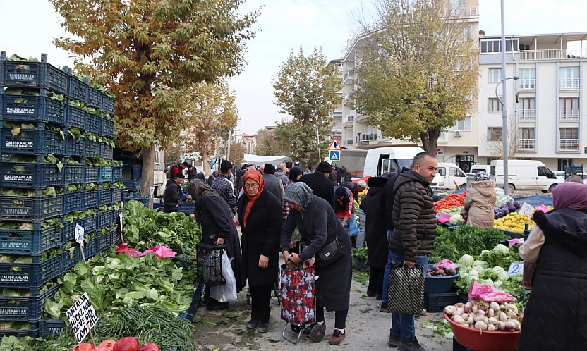 Soğuk hava pazar fiyatını etkiledi: Sebze yüz güldürürken, meyve cep yaktı!