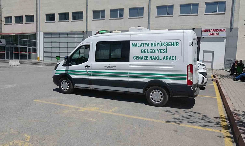 Malatya'da kontrolden çıkan traktör şarampole devrildi: Sürücü hayatını kaybetti