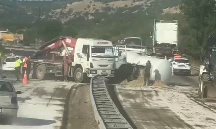 Malatya-Adıyaman karayolunda yakıt tankeri devrildi!