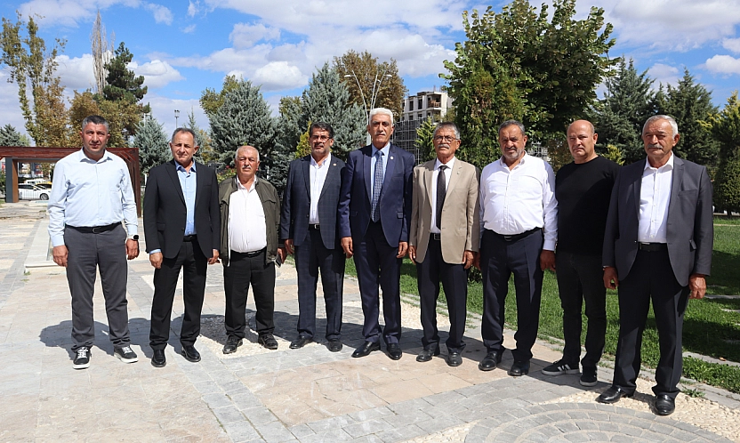 Yılların emeği çöp oluyor! Kayısılar satılmıyor, üretici borç batağında