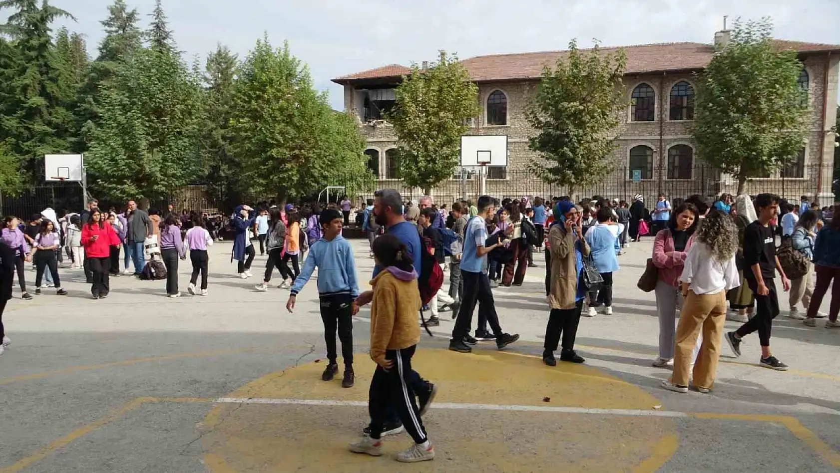 Malatya'da veliler okullara akın etti