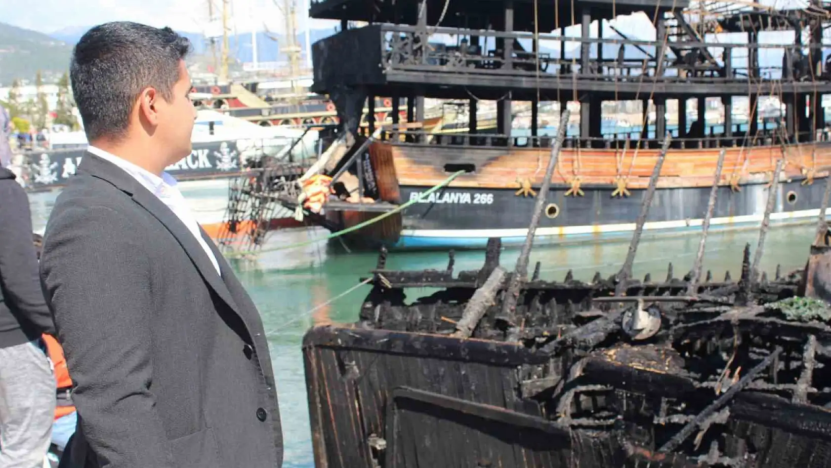 Batan tekneden Türk bayrağı çıkartıldı