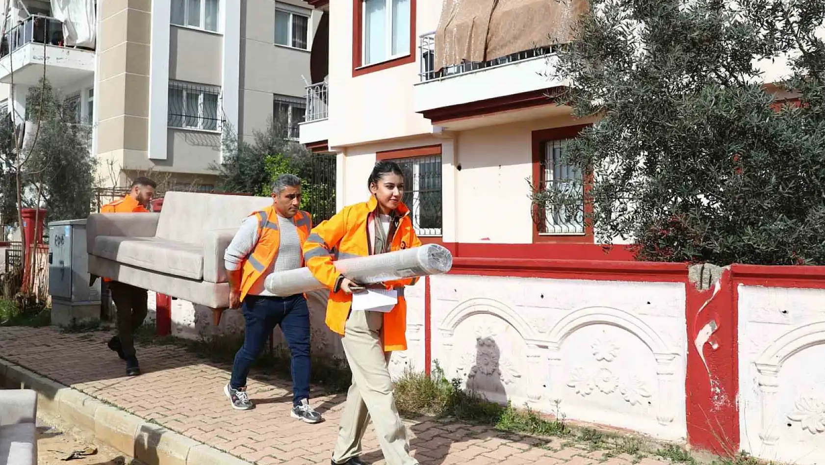 Antalya'dan afetzedelere eşya yardımı