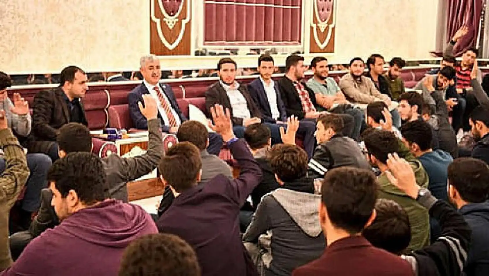 Başkan Polat gençlerle buluştu 