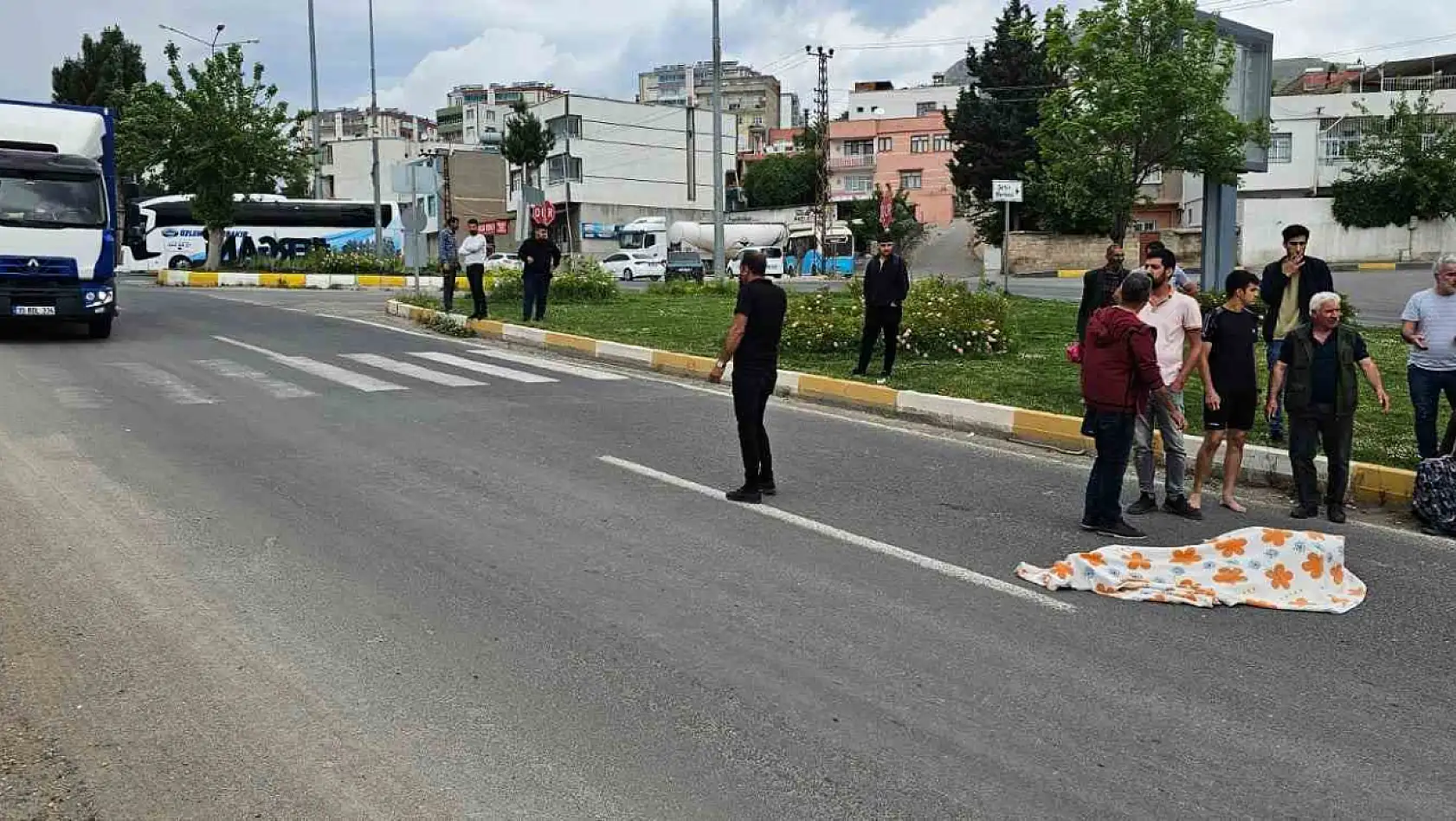 Diyarbakır'da yaşlı adama cezaevi aracı çarptı!