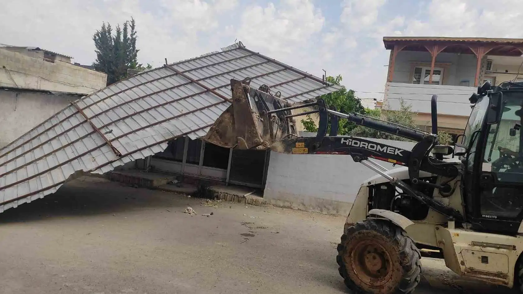 Gaziantep'te evin çatısı uçtu!