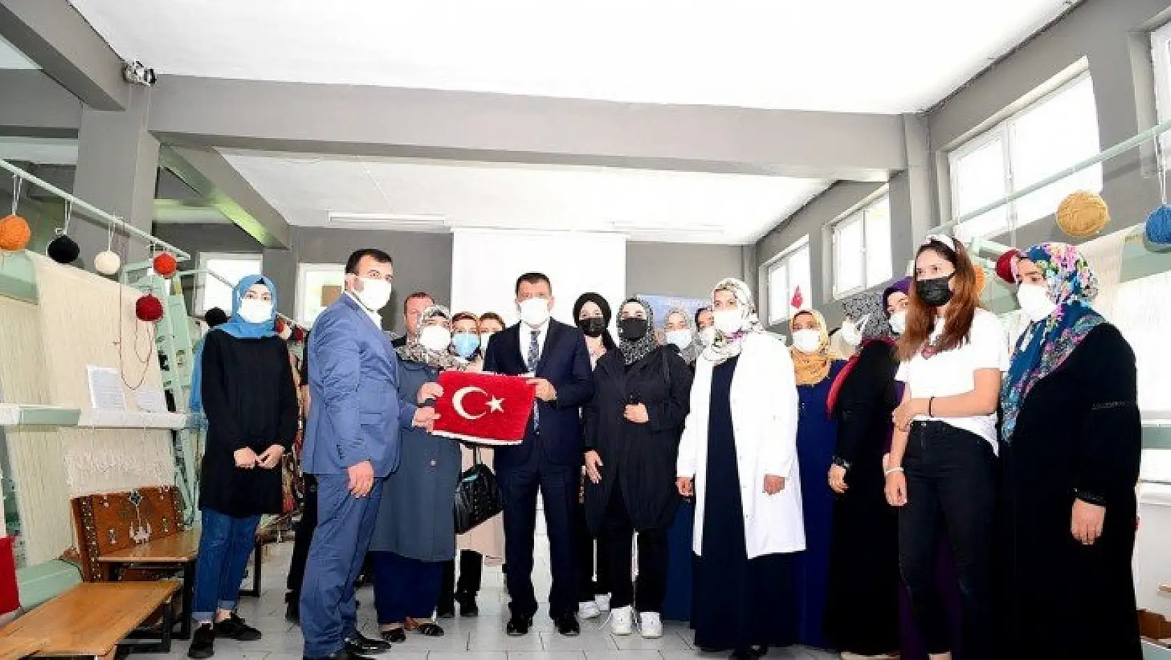 Kursiyerlerden Türk Bayrağı