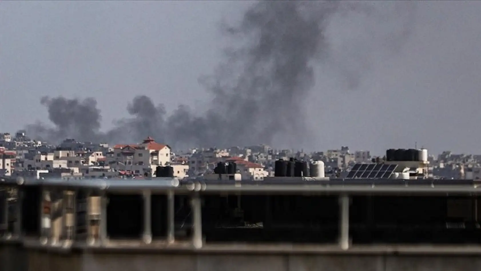 İsrail Gazze'nin merkezine saldırdı