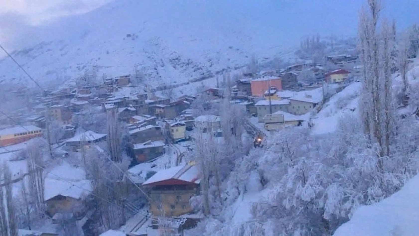 Kardan kapanan köy yolu ulaşıma açıldı