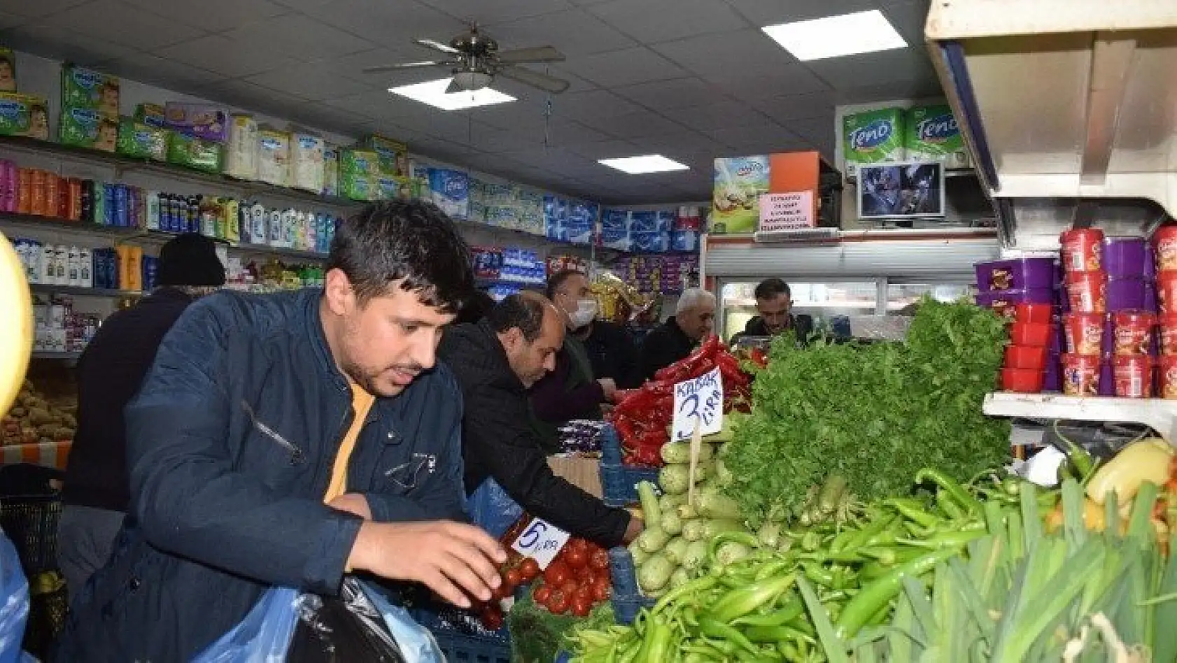 Malatya'da vatandaşlar fırın ve marketlere hücum etti
